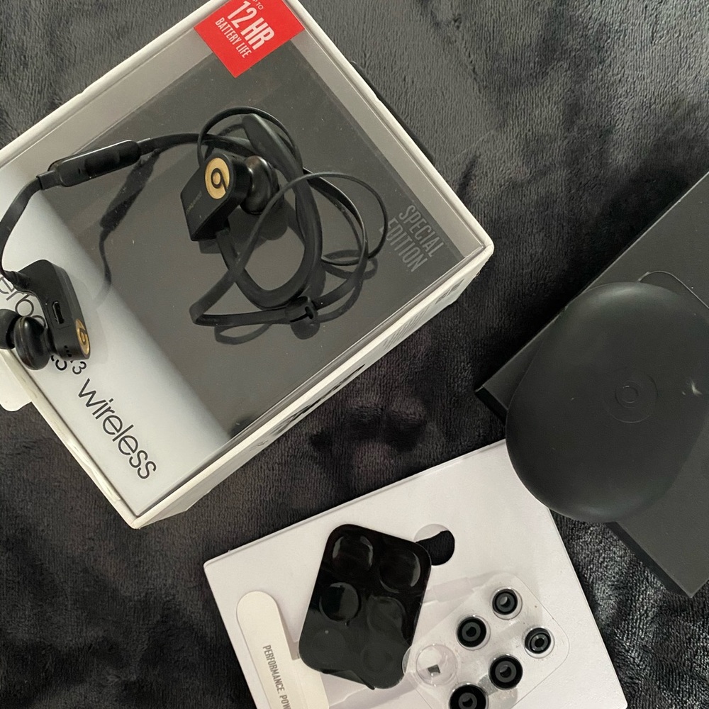 Powerbeats 3 by dr Dre.